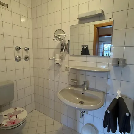 Leonardo Apartment *